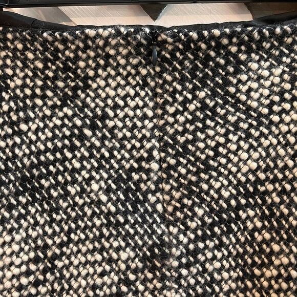 Tara Jarmon Black & White Bubble Knit Pencil Skirt sz 40 or US 8 - Picture 4 of 5